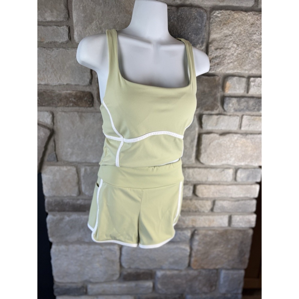 Forever 21+ Women's Set Of XL Sport Bra And Medium Shorts With Pockets Green